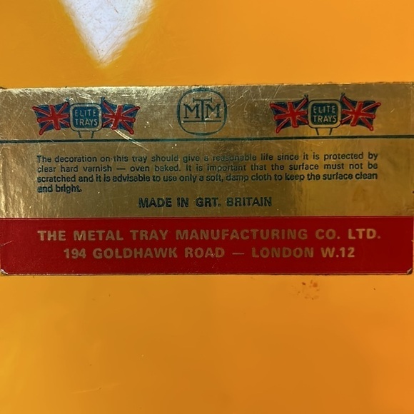 Floral Vintage Round Metal Tray Made In England - Picture 7 of 7